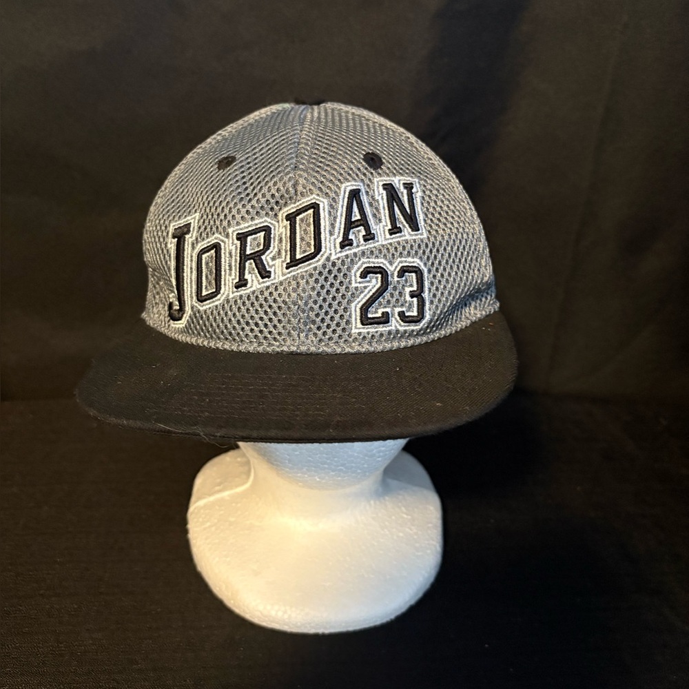 Nike Air Jordan 23 Cool Gray Flat Bill Youth Size, Has Creases
